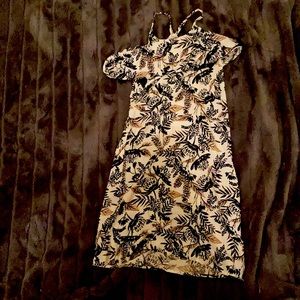 Girls Old Navy 6-7 black and white dress with faded brown leaves